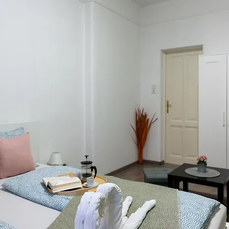 Apartment Wanderer 3 *